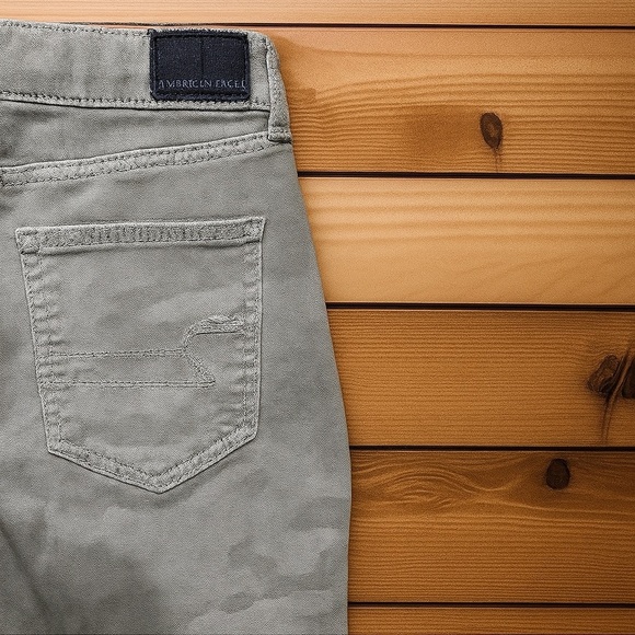 American Eagle Camo High-Rise Jeggings Size 4 | Next Level Stretch 27.5” Inseam - Picture 3 of 3